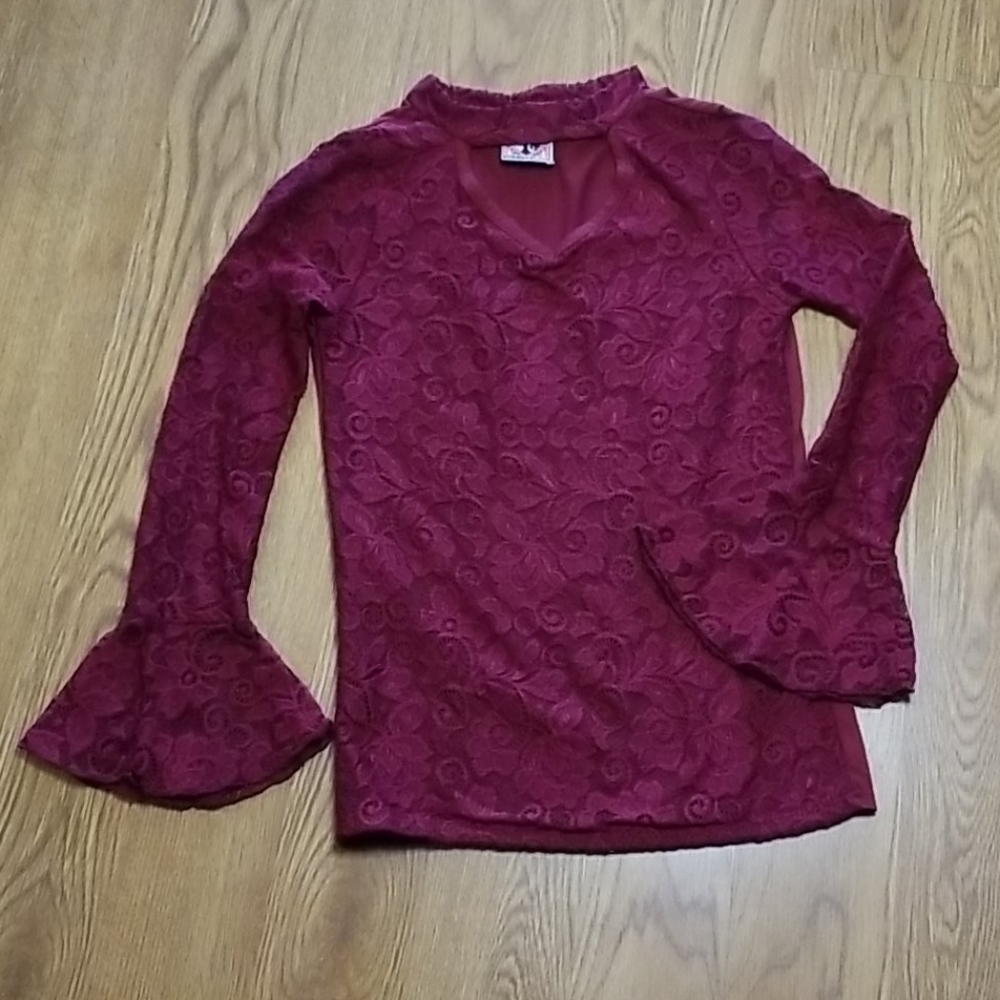Lacy long sleeve keyhole blouse